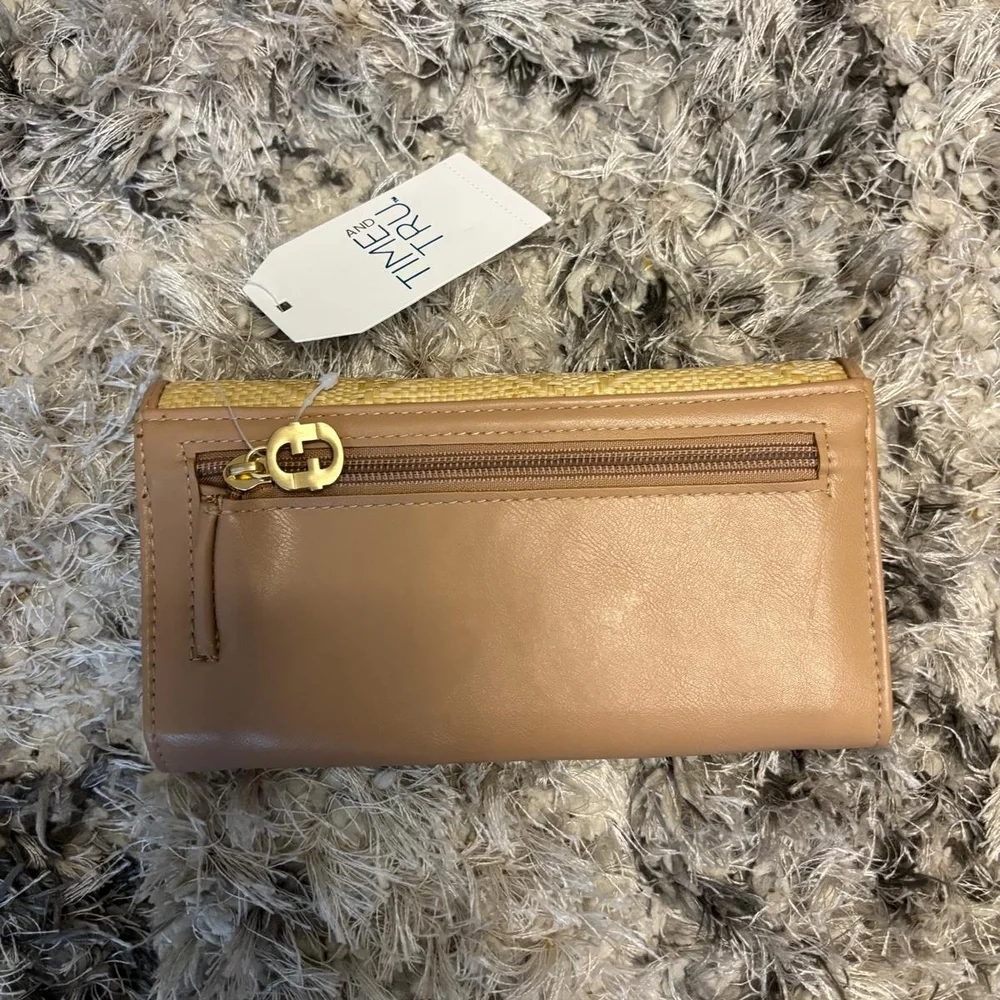 Time and Tru Woven Gold and Tan Wallet - Picture 2 of 4